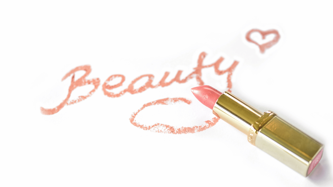 beautyの文字とリップ